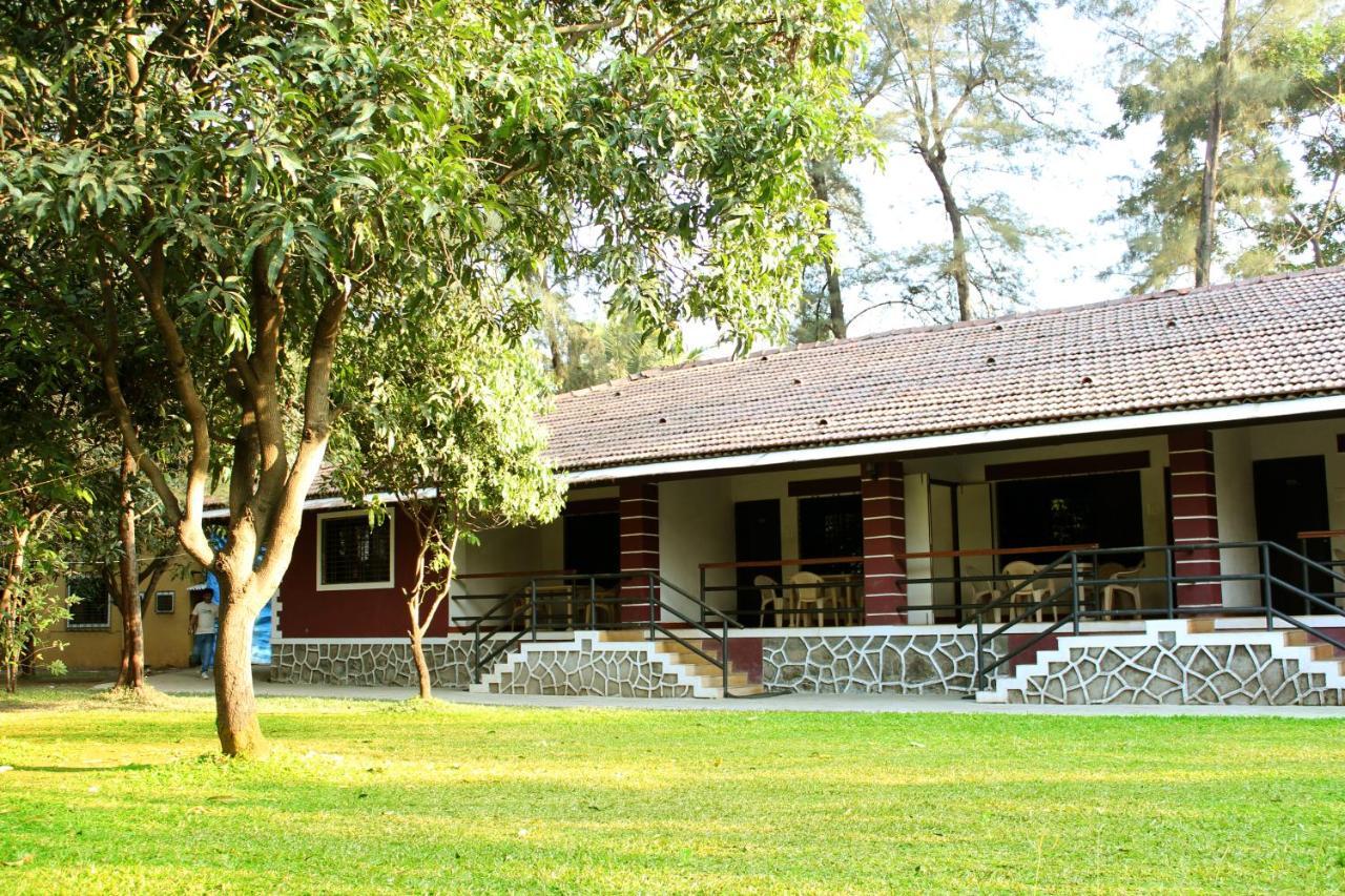 Pinewood Resort Karjat Buitenkant foto