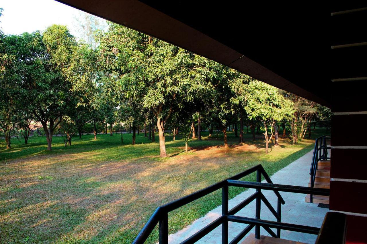 Pinewood Resort Karjat Buitenkant foto