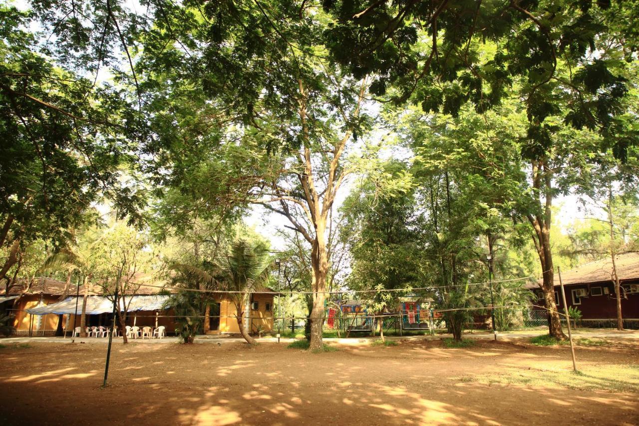 Pinewood Resort Karjat Buitenkant foto