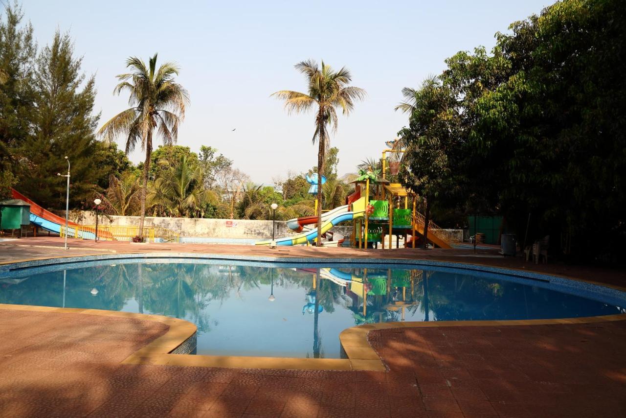 Pinewood Resort Karjat Buitenkant foto