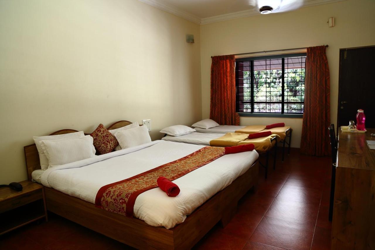 Pinewood Resort Karjat Buitenkant foto