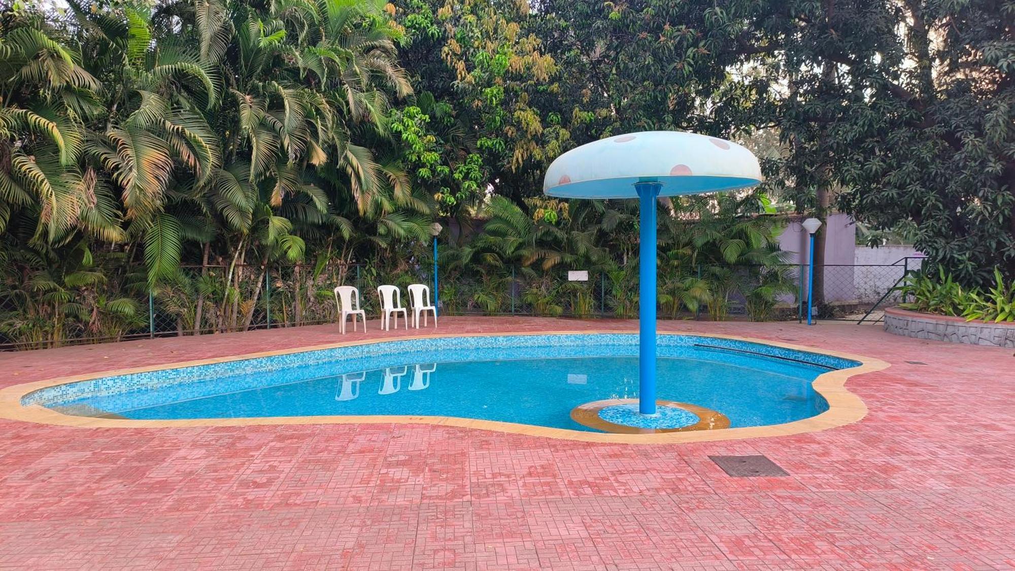 Pinewood Resort Karjat Buitenkant foto