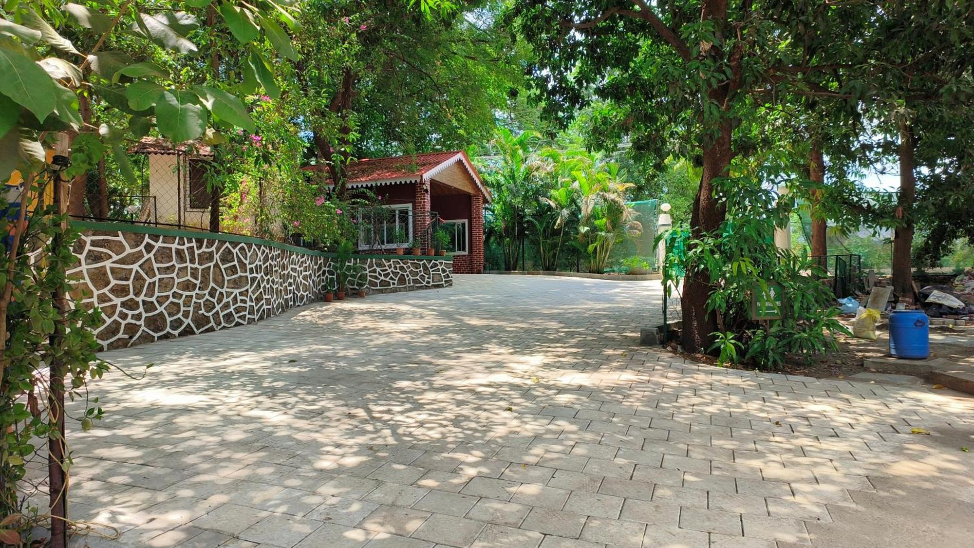 Pinewood Resort Karjat Buitenkant foto